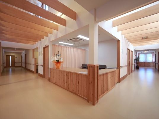 明るい受付エリア