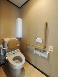 バリアフリーのトイレ設備