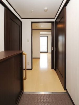きれいな廊下と手すり