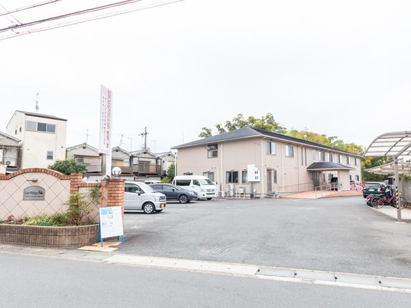 駐車場付きの外観