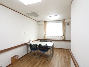シンプルな居室の空間