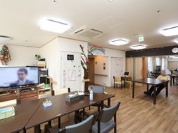 明るい共有スペースの様子