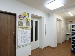 清潔な廊下と掲示物