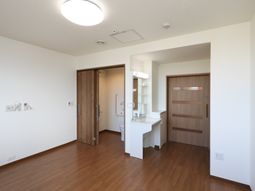 明るい居室の空間