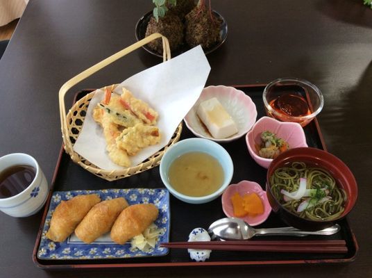 和風の食事セット
