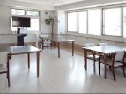 明るい食堂の空間