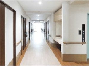 明るい清潔な廊下