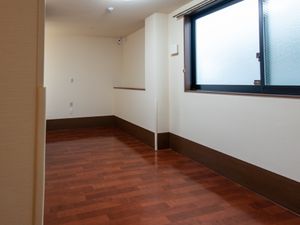 清潔感のある廊下の一角