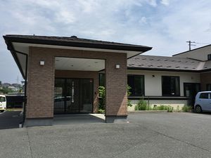 施設の正面外観  