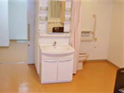 明るく清潔な洗面所