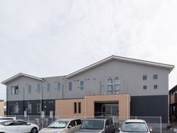 広々とした建物の外観