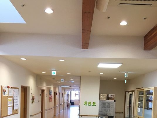 明るい廊下  