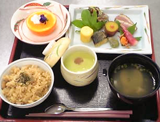 配膳された和食膳