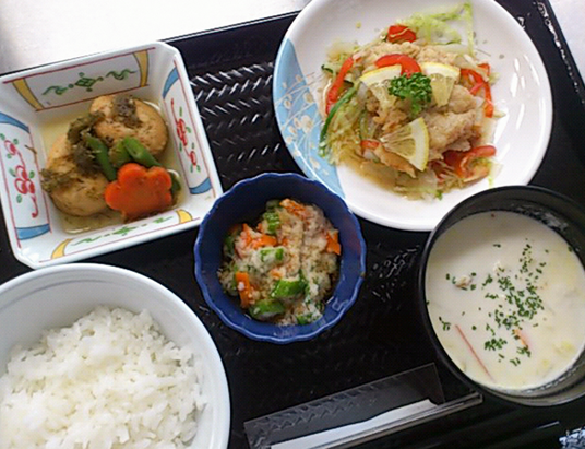 彩り豊かな食事メニュー