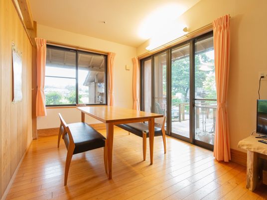 居室の木目調インテリア