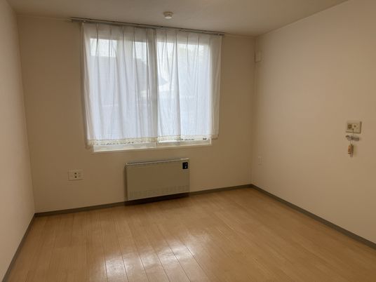 明るい日差しが差し込む居室