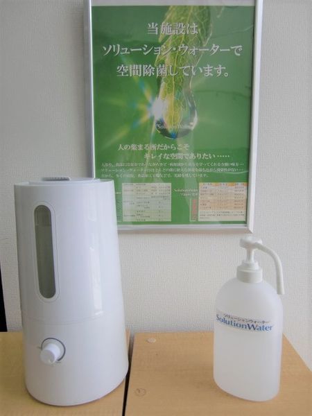 手指消毒用品と掲示物