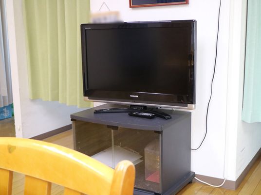 部屋にあるテレビセット
