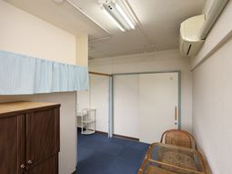 シンプルな居室空間