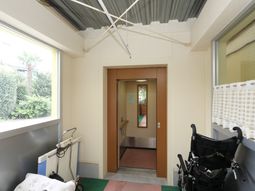 廊下と扉のある角度