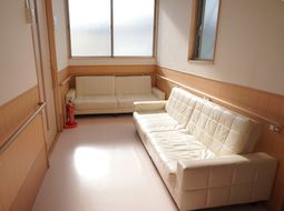 明るい休憩室の風景