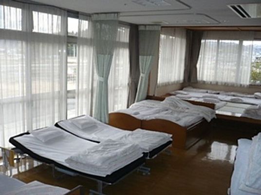 明るい自然光の居室