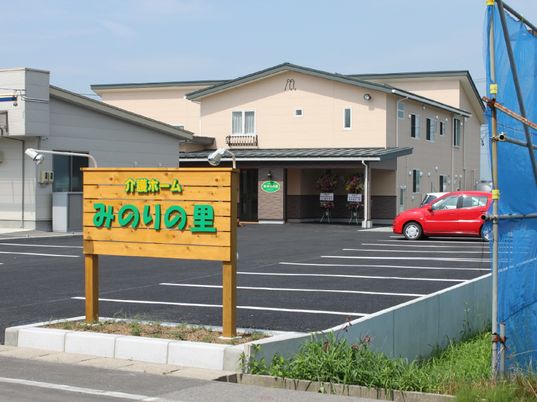 新築そうな外観の建物