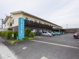 駐車場と外観