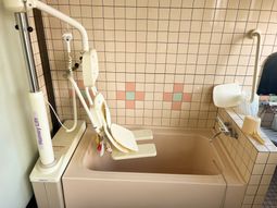 入浴設備の浴室  
