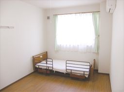 シンプルな個室の居室