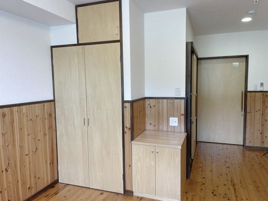 落ち着いた色合いの居室