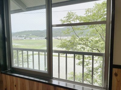 緑豊かな眺望の和室