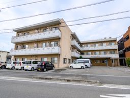 多階建ての建物外観