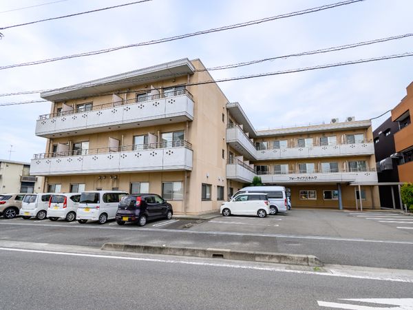 多階建ての建物外観