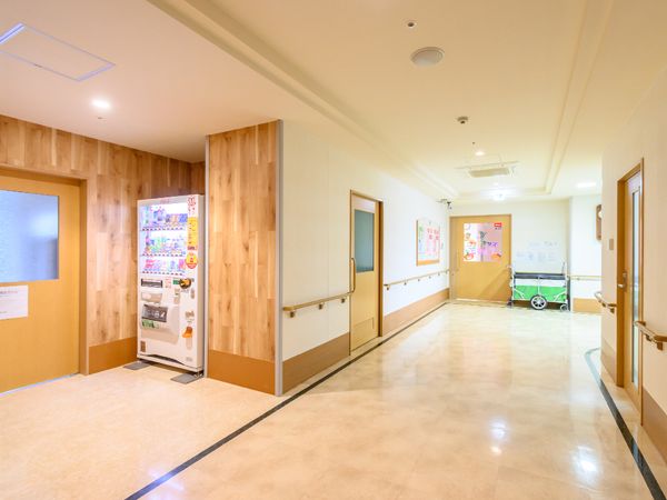 清潔で広々した廊下