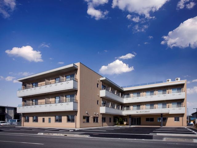 快適な外観の建物 外観 ゆったりとした設計で、清潔感あふれる外観が印象的です。この建物での勤務は、心地よい環境での仕事を期待させます。