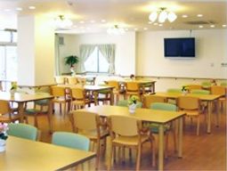 明るい食堂の様子