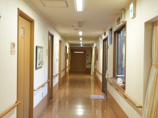 手すり付きの廊下  