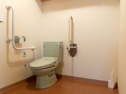 バリアフリー対応のトイレ