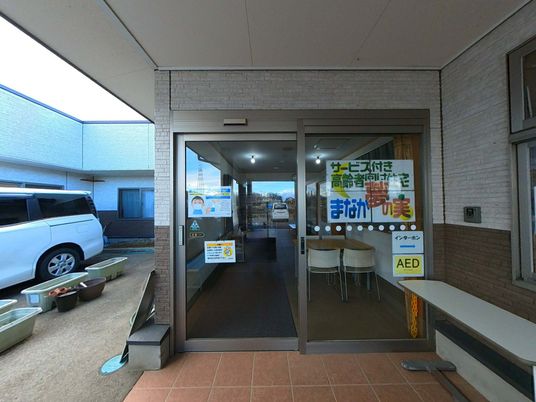 ガラス扉のエントランス