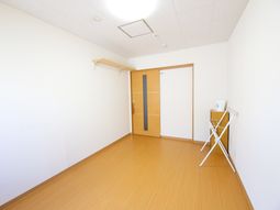 明るい居室の空間