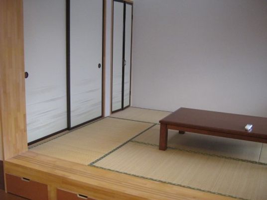 清潔な和室と座卓