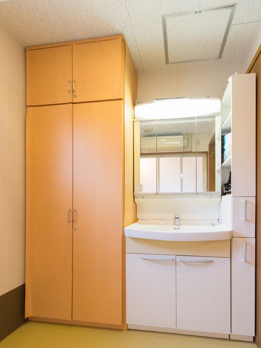 居室の洗面台と収納
