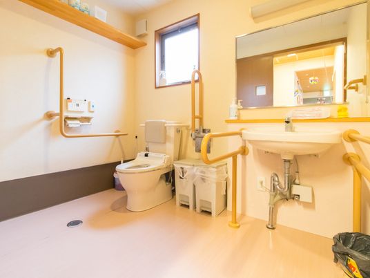 バリアフリー設計のトイレ