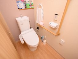 清潔なトイレの一室