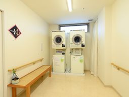 清潔なコインランドリー