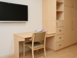 居室の机と収納