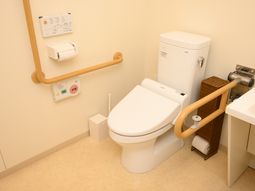 手すり付きトイレ設備