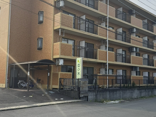 外観の建物正面  