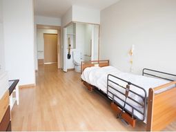 落ち着いた色の居室